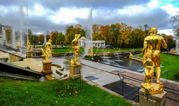 St Petersburg'daki Peterhof Çeşmeleri, Rusya Federasyonu — Stok fotoğraf