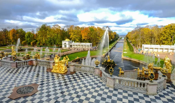 St Petersburg'daki Peterhof Çeşmeleri, Rusya Federasyonu — Stok fotoğraf