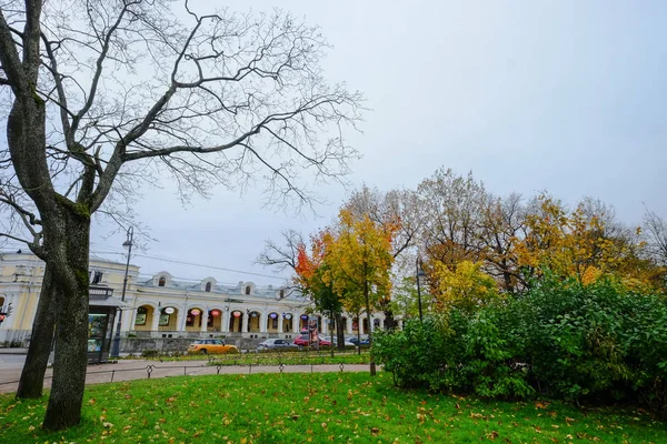 Старые здания Санкт-Петербурга — стоковое фото