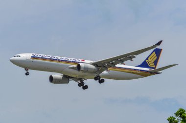 Singapur Havaalanı'na uçak inişi 