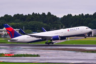 Tokyo Narita Havalimanı 'nda yolcu uçağı 