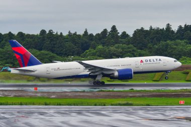 Tokyo Narita Havalimanı 'nda yolcu uçağı 