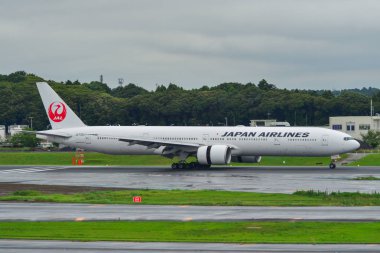 Tokyo Narita Havalimanı 'nda yolcu uçağı 