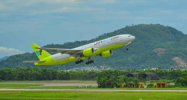 Descolagem de avião do Aeroporto de Da Nang — Fotografia de Stock