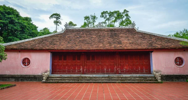Thien mu pagoda içinde hue, vietnam 