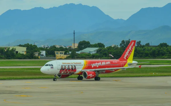 Aereo passeggeri all'aeroporto Da Nang — Foto Stock
