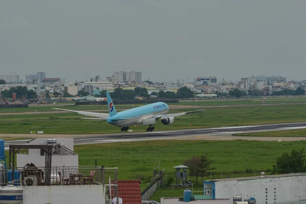 Passenger airplane landing at the airport — Stock Photo, Image