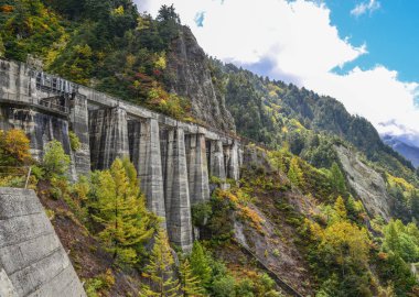 Kurobe Barajı: Toyama, Japan 