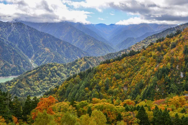 日本の秋の山の風景 — ストック写真