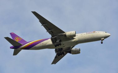 Havaalanında açılış yolcu uçak 