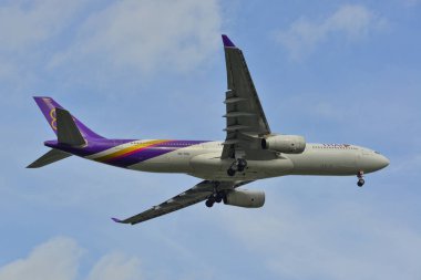 Havaalanında açılış yolcu uçak 