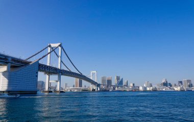 Gökkuşağı Köprüsü ve cityscape Tokyo, Japonya