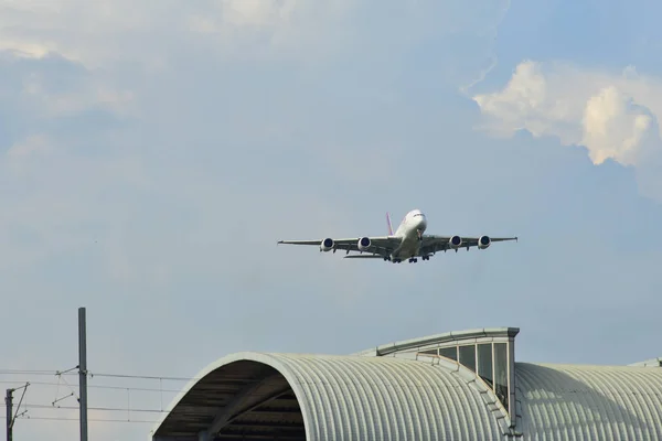 Passenger airplane landing at the airport — Stock Photo, Image