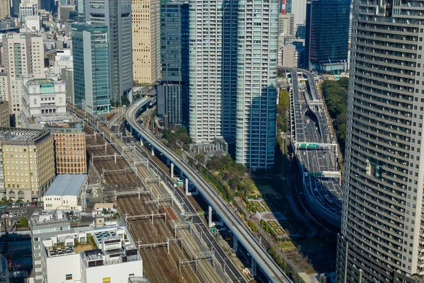 Widok z lotu ptaka na tory kolejowe w Tokio, Japonia. — Zdjęcie stockowe