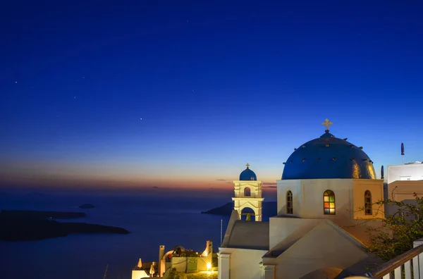 Iglesia Católica con paisaje marino en el crepúsculo —  Fotos de Stock