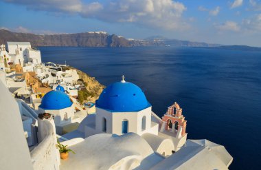 Santorini Adası'ndaki mavi kilise, Yunanistan 