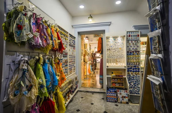 希腊圣托里尼岛的纪念品商店 — 图库照片