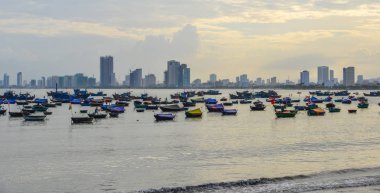 Da Nang, Vietnam 'da gün batımı güzel deniz 