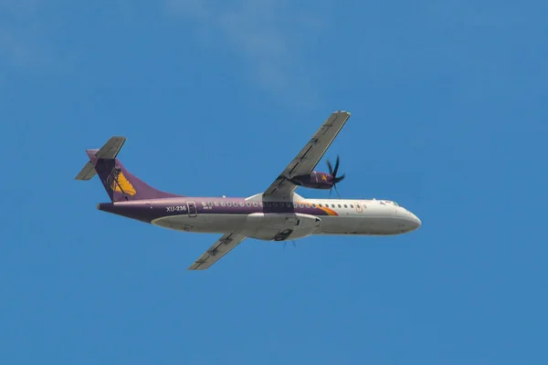 Airplane taking-off from the airport — Stock Photo, Image