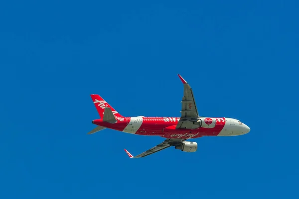 Décollage de l'avion depuis l'aéroport — Photo