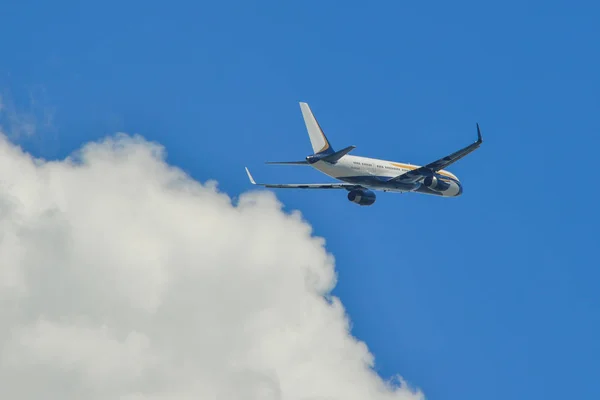 Despegue del avión desde el aeropuerto — Foto de Stock