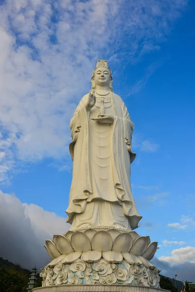 Enorme statua di Buddha Guanyin — Foto Stock