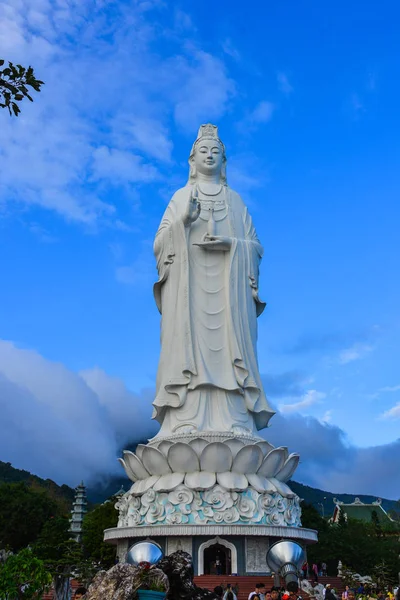 Hatalmas szobra Guanyin Buddha — Stock Fotó