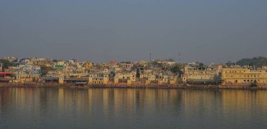 Pushkar gölü ve kasaba 
