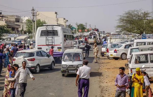 Pessoas na rua em Pushkar, Índia — Fotografia de Stock