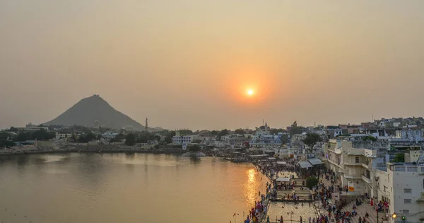 Meer van Pushkar en de stad — Stockfoto