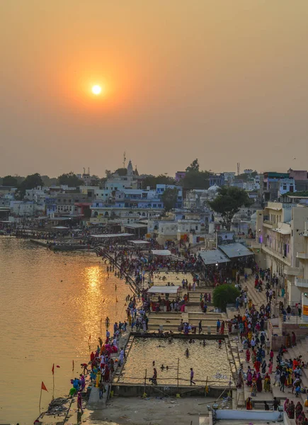 Lac de Pushkar et la ville — Photo