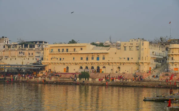 Lac de Pushkar et la ville — Photo