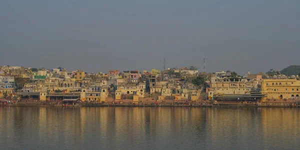 Meer van Pushkar en de stad — Stockfoto