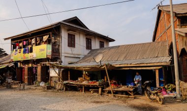 Hsipaw, Myanmar'daki eski binalar 
