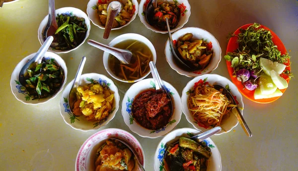 Comida tradicional en Bagan, Myanmar — Foto de Stock