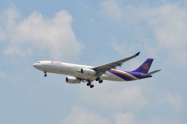 Havaalanında açılış yolcu uçak 