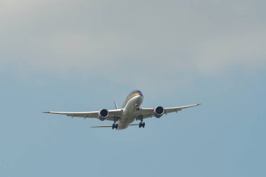 Havaalanında açılış yolcu uçak 