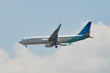 Havaalanında açılış yolcu uçak 