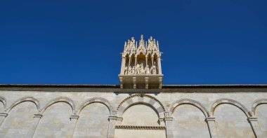 Pisa Katedral Meydanı (Piazza del Duomo Meydanı)