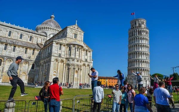 Torre pendente medievale di Pisa (Torre di Pisa ) — Foto Stock