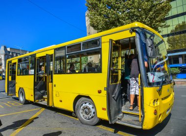 Tiflis şehir merkezinde yerel otobüs, Gürcistan
