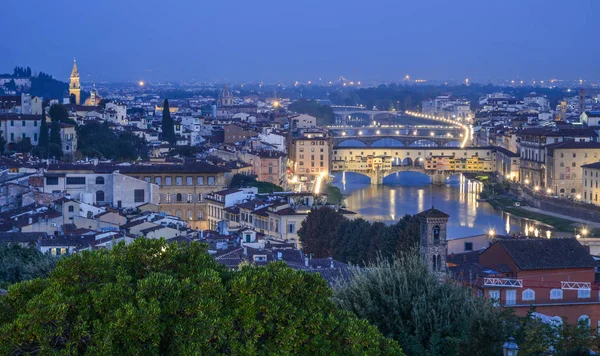 Paysage urbain de Florence (Italie) la nuit — Photo