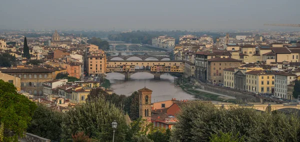 Vue aérienne de Florence (Italie) au lever du soleil — Photo