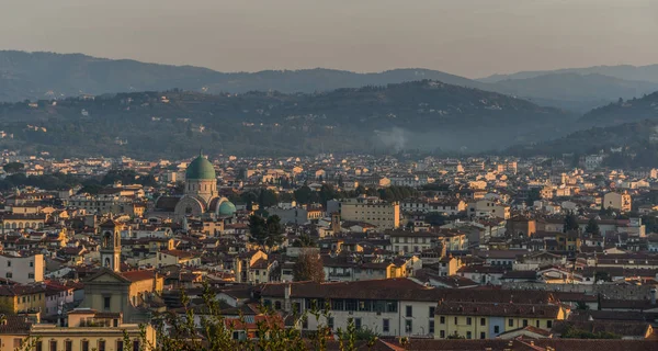 Vue aérienne de Florence (Italie) au lever du soleil — Photo