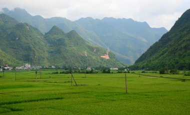 Kuzey Vietnam'da dağ manzarası 