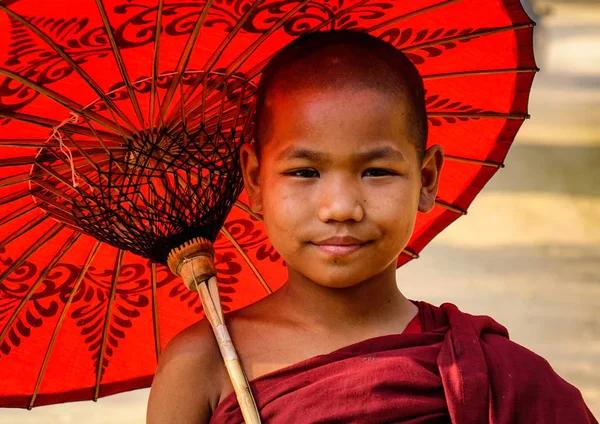 Little buddhista szerzetes Bagan, Mianmar — Stock Fotó