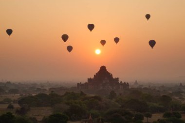 Bagan, Myanmar 'daki antik Budist tapınakları 