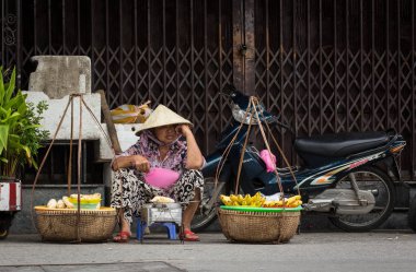Hoi An Ancient Town, Vietnam'daki satıcı 