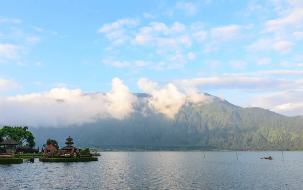 Paisagem do Lago Bratan em Bali, Indonésia — Fotografia de Stock