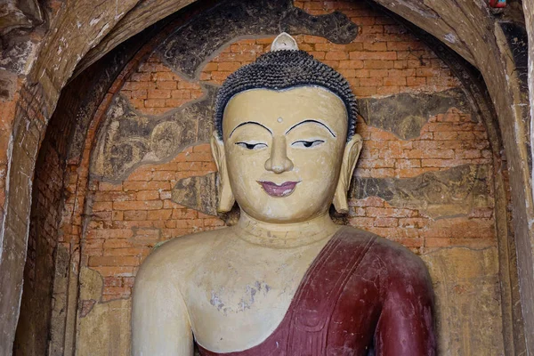 Buda en templo antiguo en Bagan, Myanmar —  Fotos de Stock